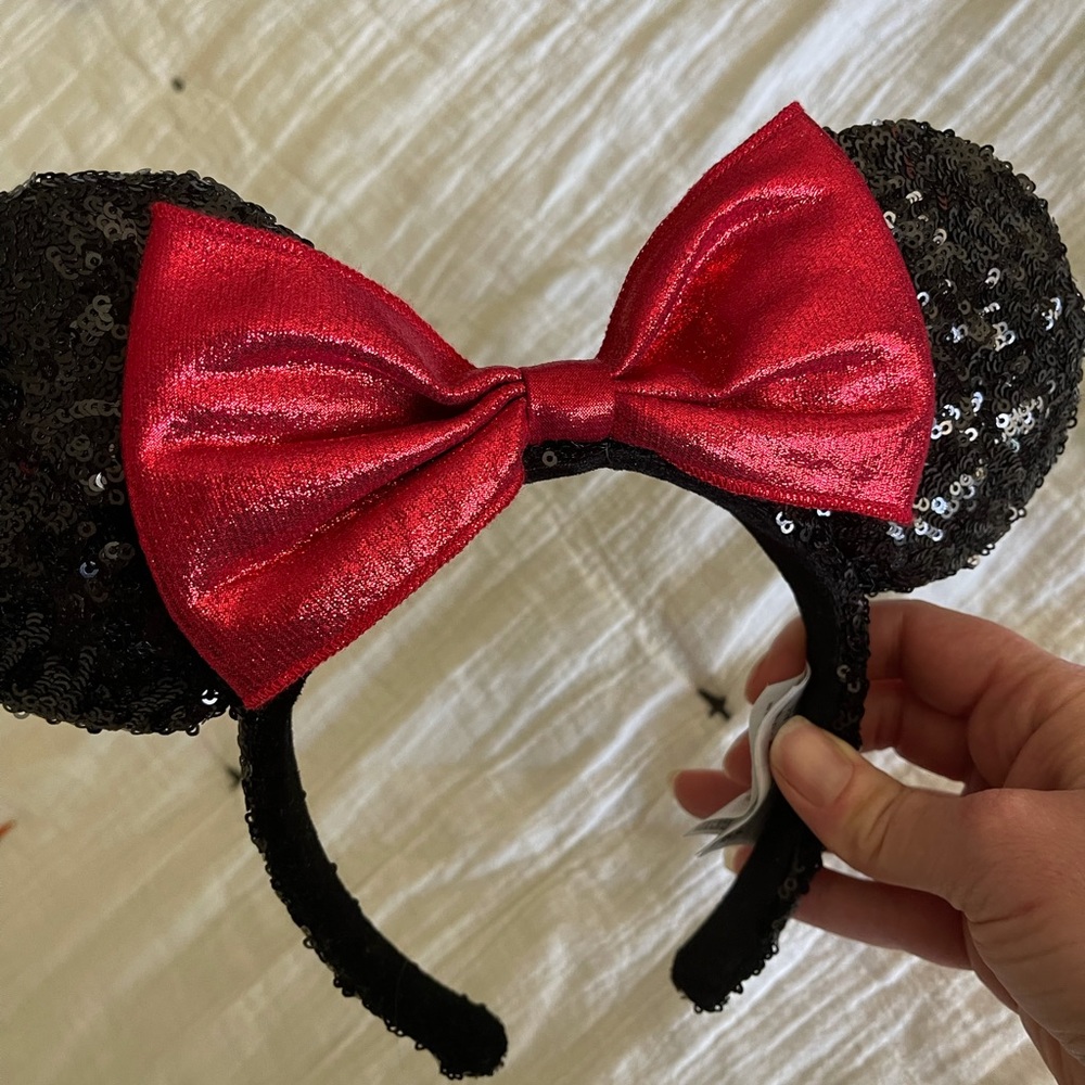 Black Sequin Minnie Mouse Ears💕
